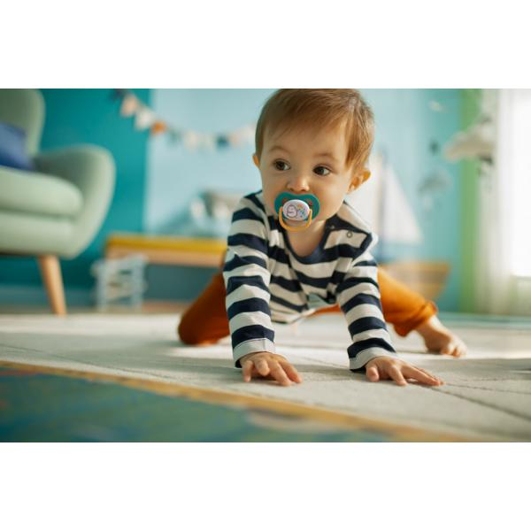 AVENT Соска-пустышка силиконовая ортодонтическая с щитком-нагубником и кольцом-держателем из полипропилена, с футляром из полипропилена (Ultra Air декор Пингвин/Черепаха) 6-18 мес. (уп.2шт) SCF080/07