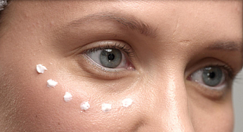 Уход за кожей вокруг глаз: экспертный гид по выбору средств