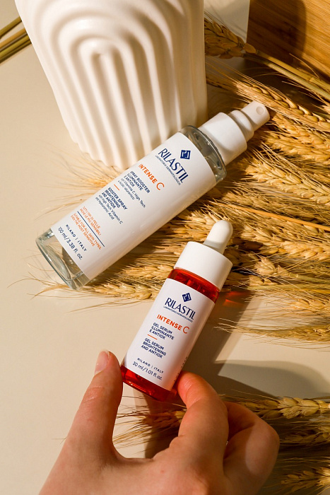 Rilastil INTENSE C Антиоксидантный спрей-бустер для сияния кожи с витамином С, 100 мл